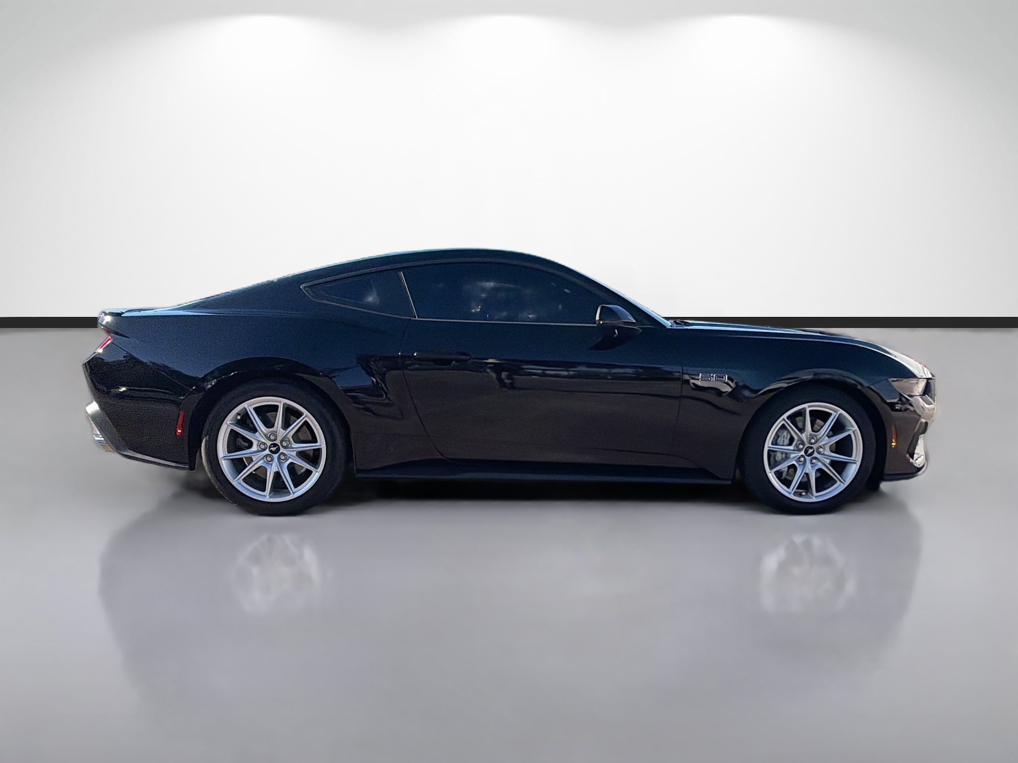 Used 2025 Ford Mustang GT Premium RWD image 2