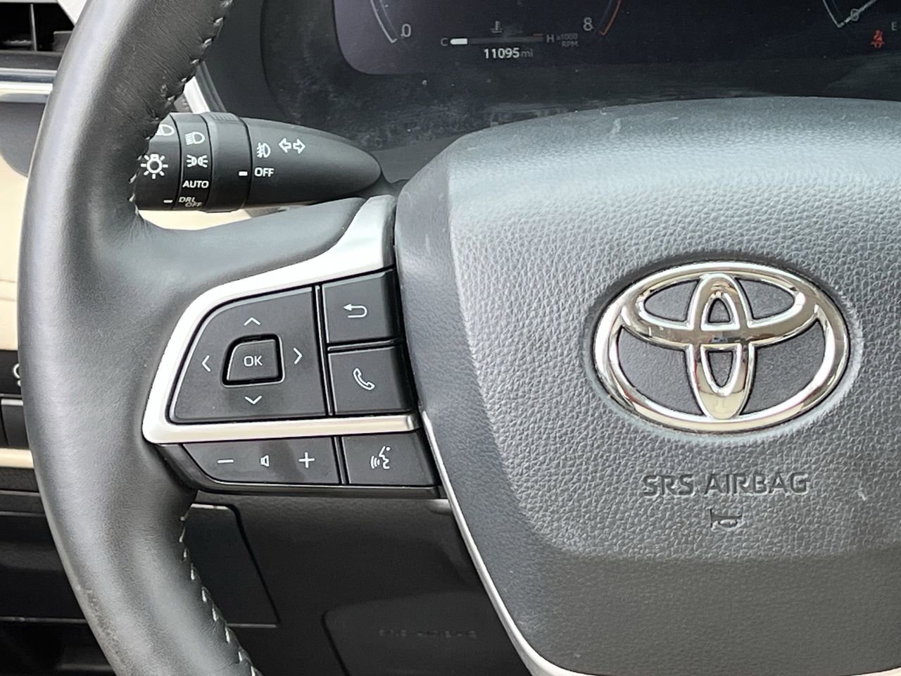 Used 2024 Toyota Highlander Limited image 12