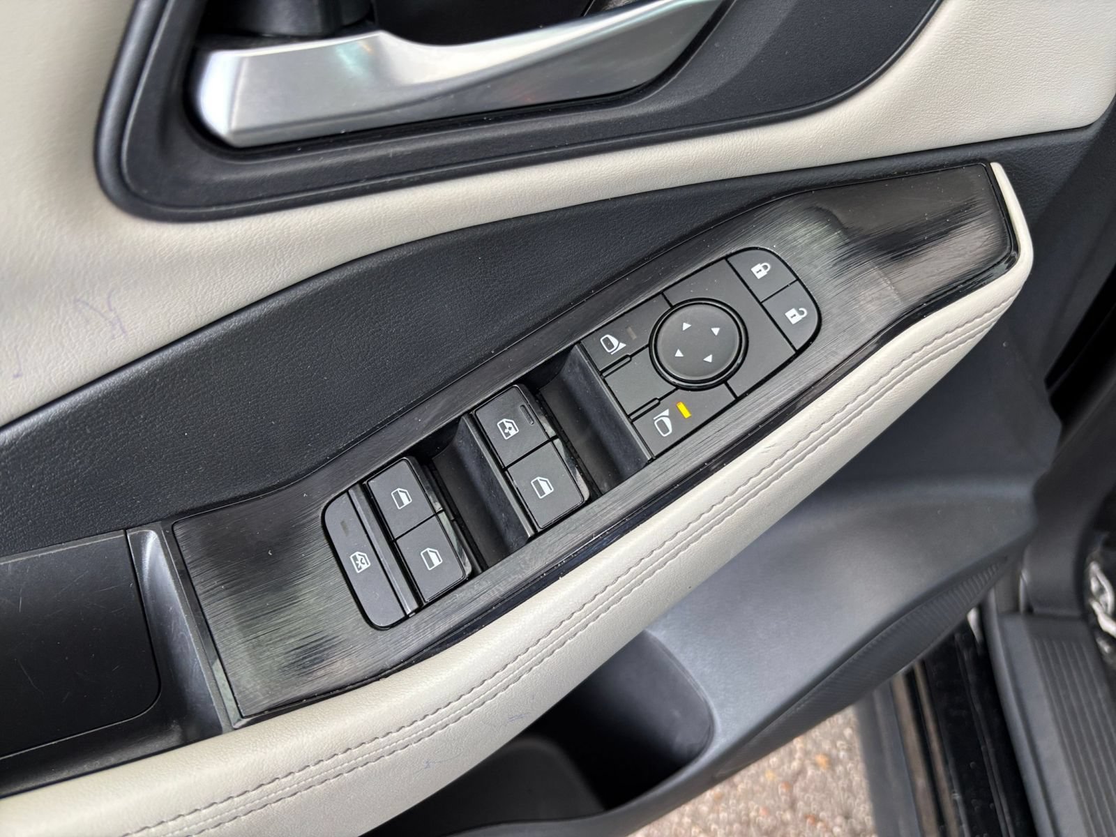 Used 2025 Nissan Rogue SV FWD image 15