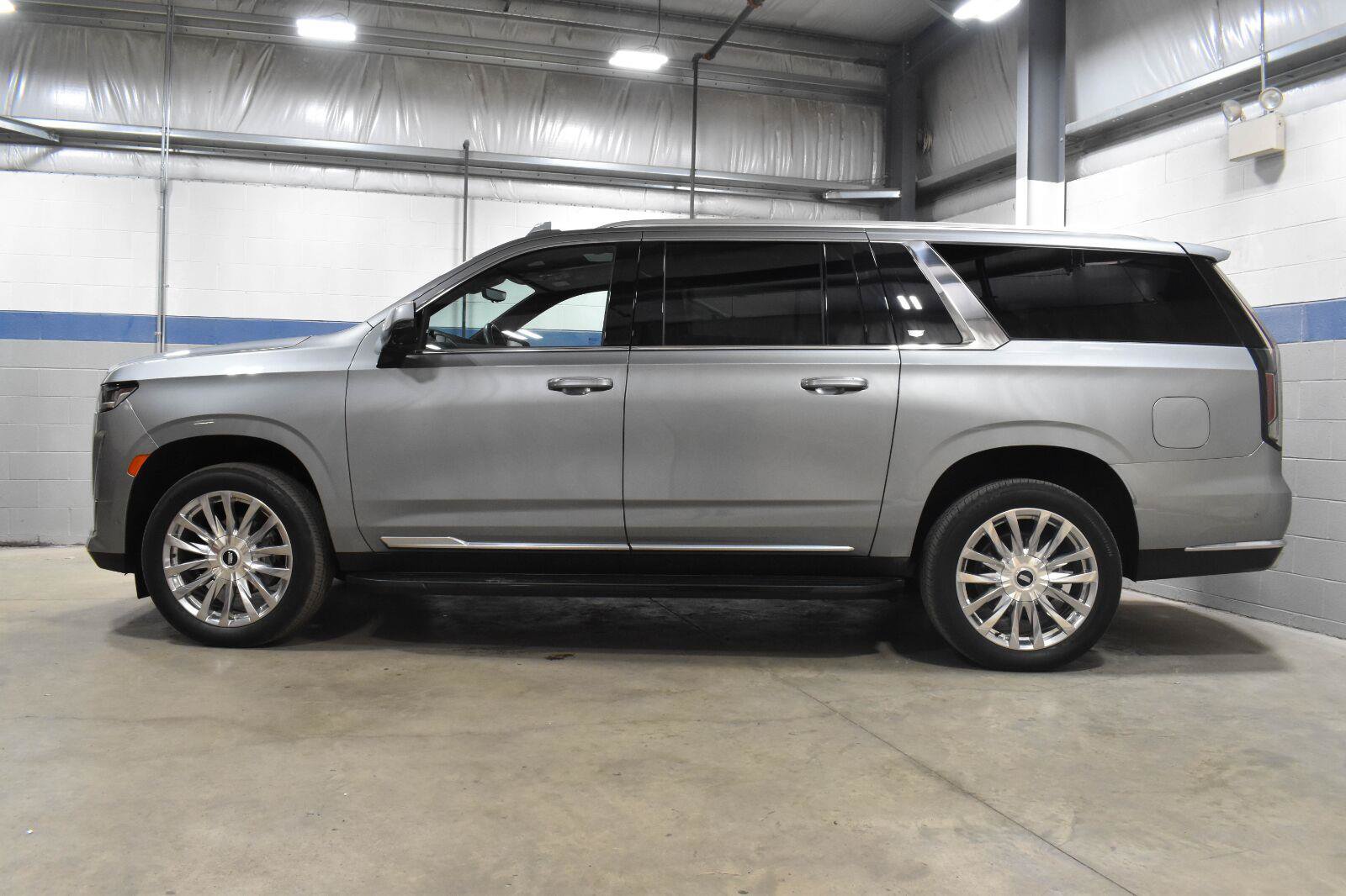 Certified 2023 Cadillac Escalade ESV Premium Luxury AWD/4WD image 24