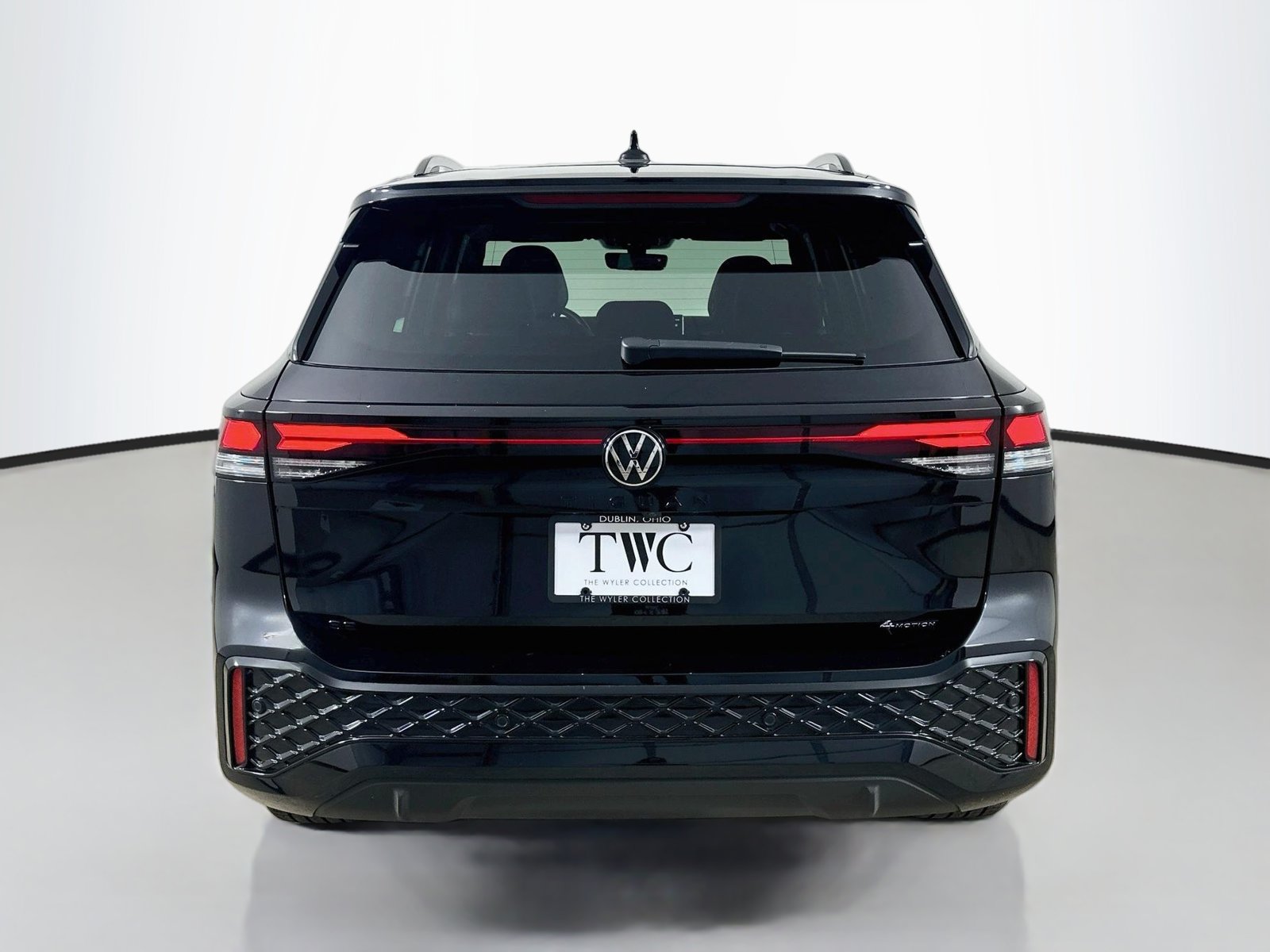 Certified 2026 Volkswagen Tiguan SE R-Line AWD/4WD image 6