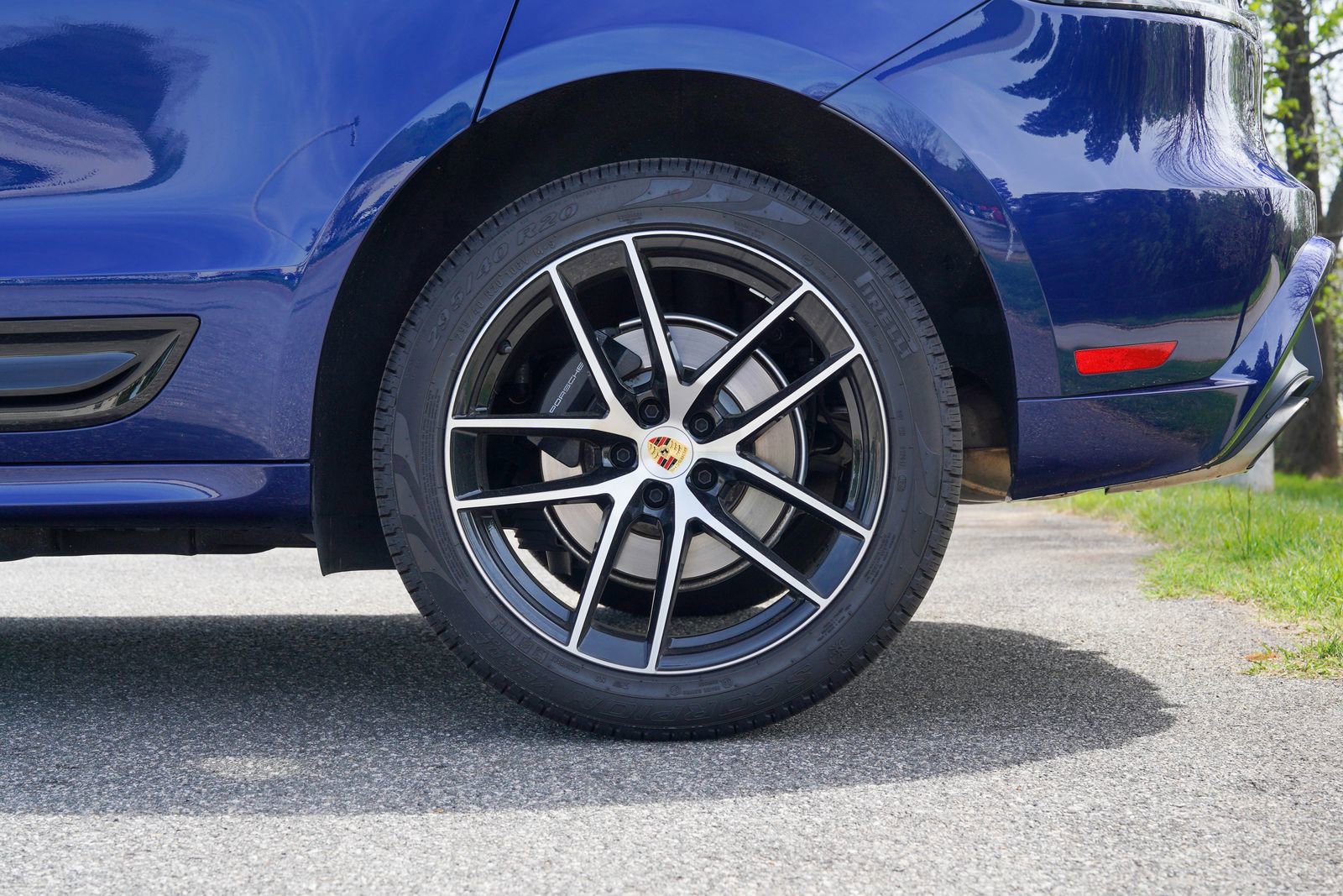 Certified 2025 Porsche Macan image 12