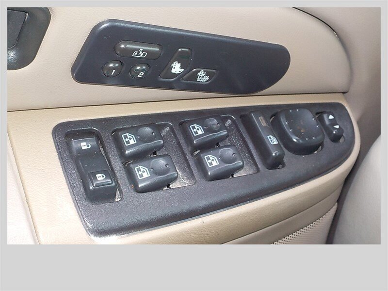 Used 2006 Chevrolet Suburban LT w/ Preferred Equipment Group AWD/4WD image 22