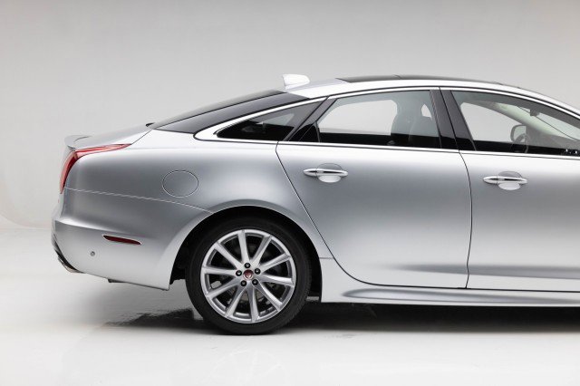 Used 2016 Jaguar XJ R-Sport image 17