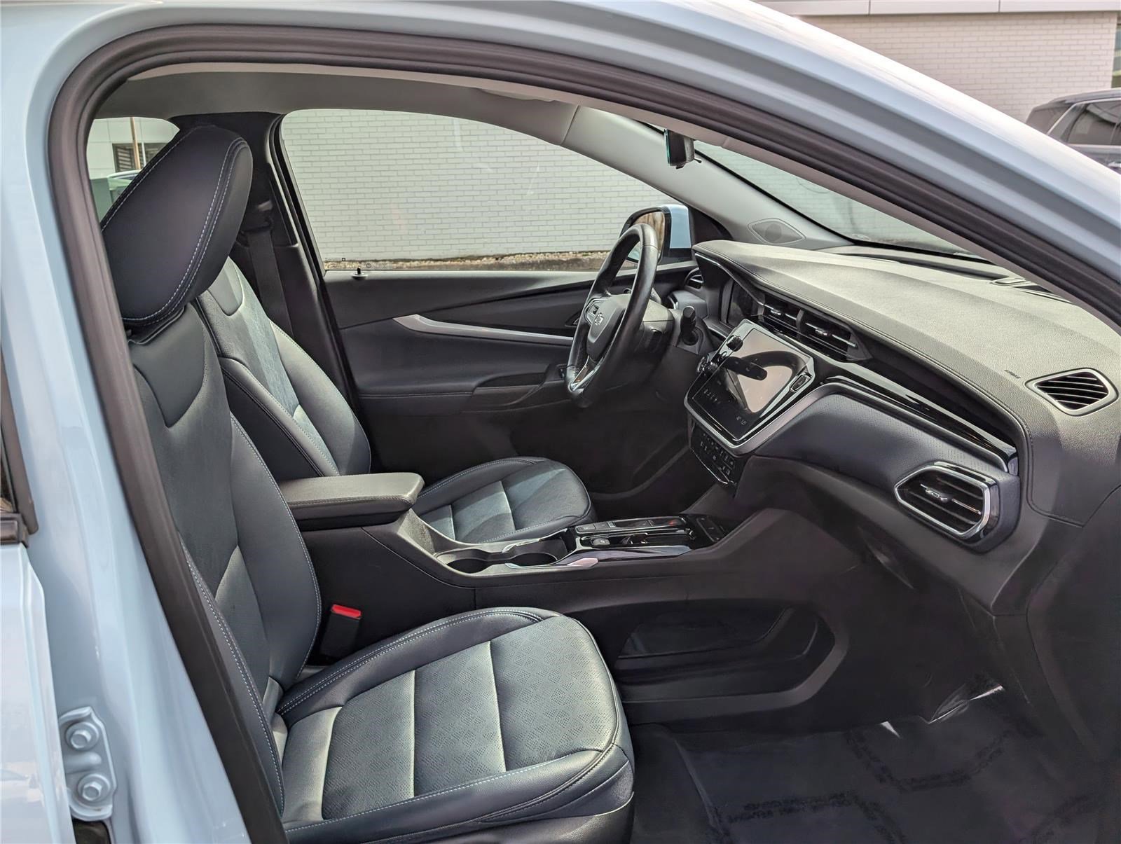 Used 2023 Chevrolet Bolt EUV Premier image 11