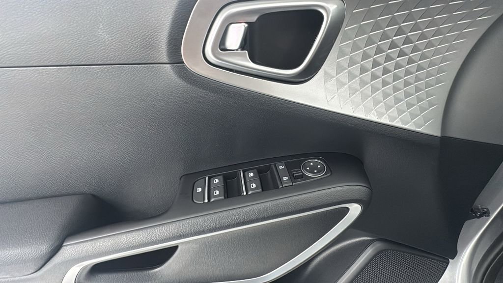 New 2025 Kia Soul LX image 19