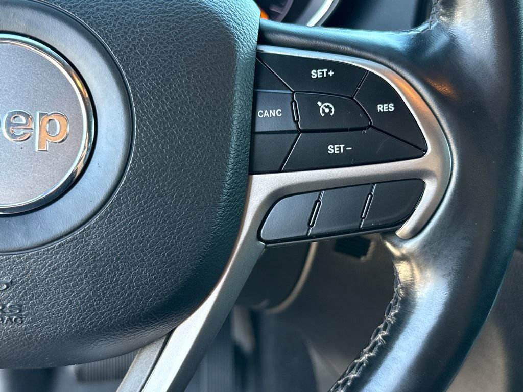 Used 2020 Jeep Grand Cherokee Altitude RWD image 17