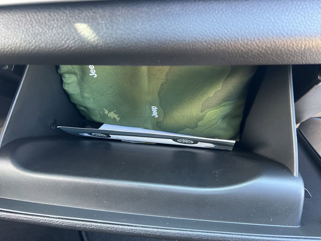 Used 2024 Jeep Grand Cherokee L Laredo RWD image 65