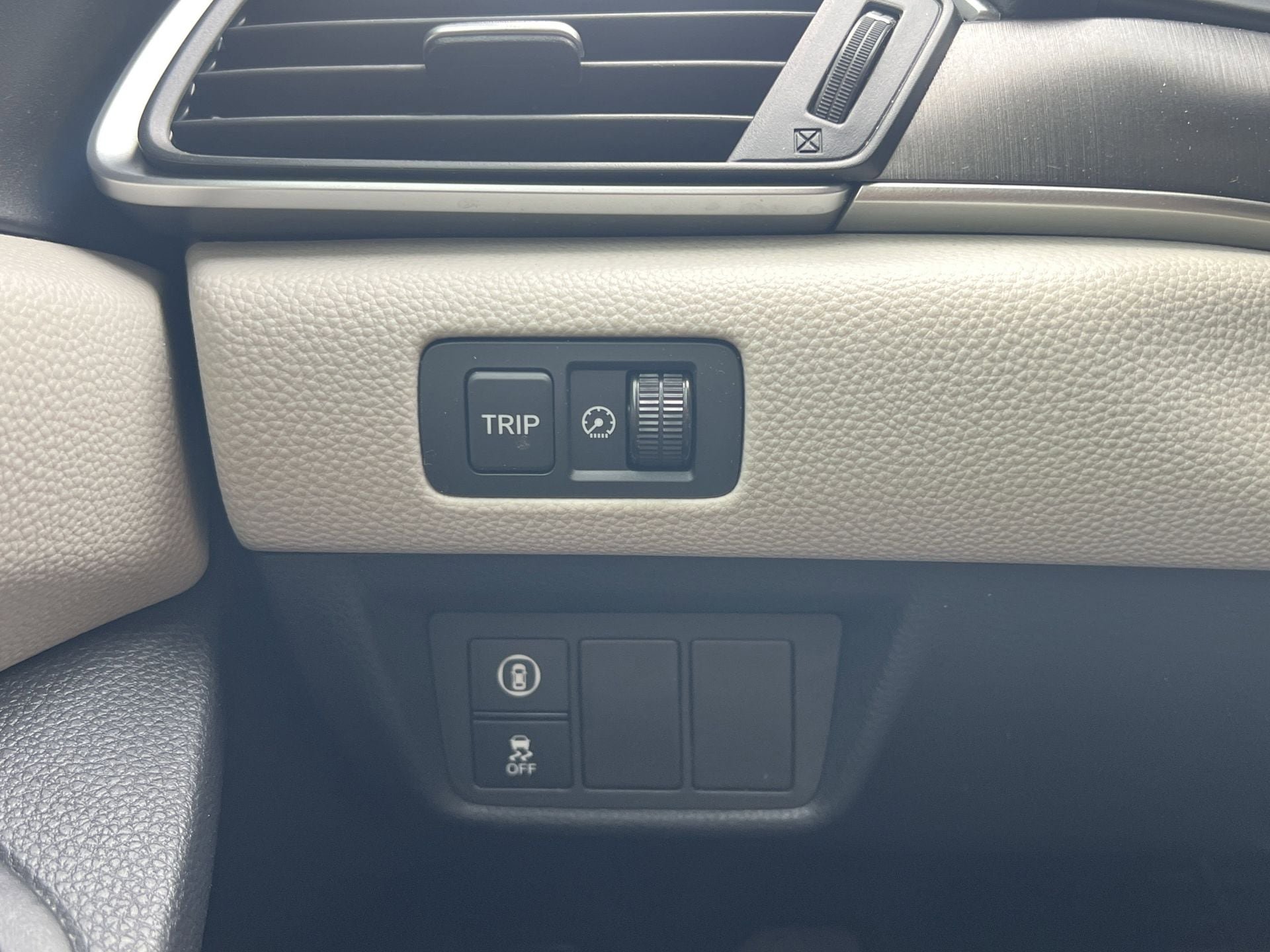 Used 2018 Honda Accord LX image 13