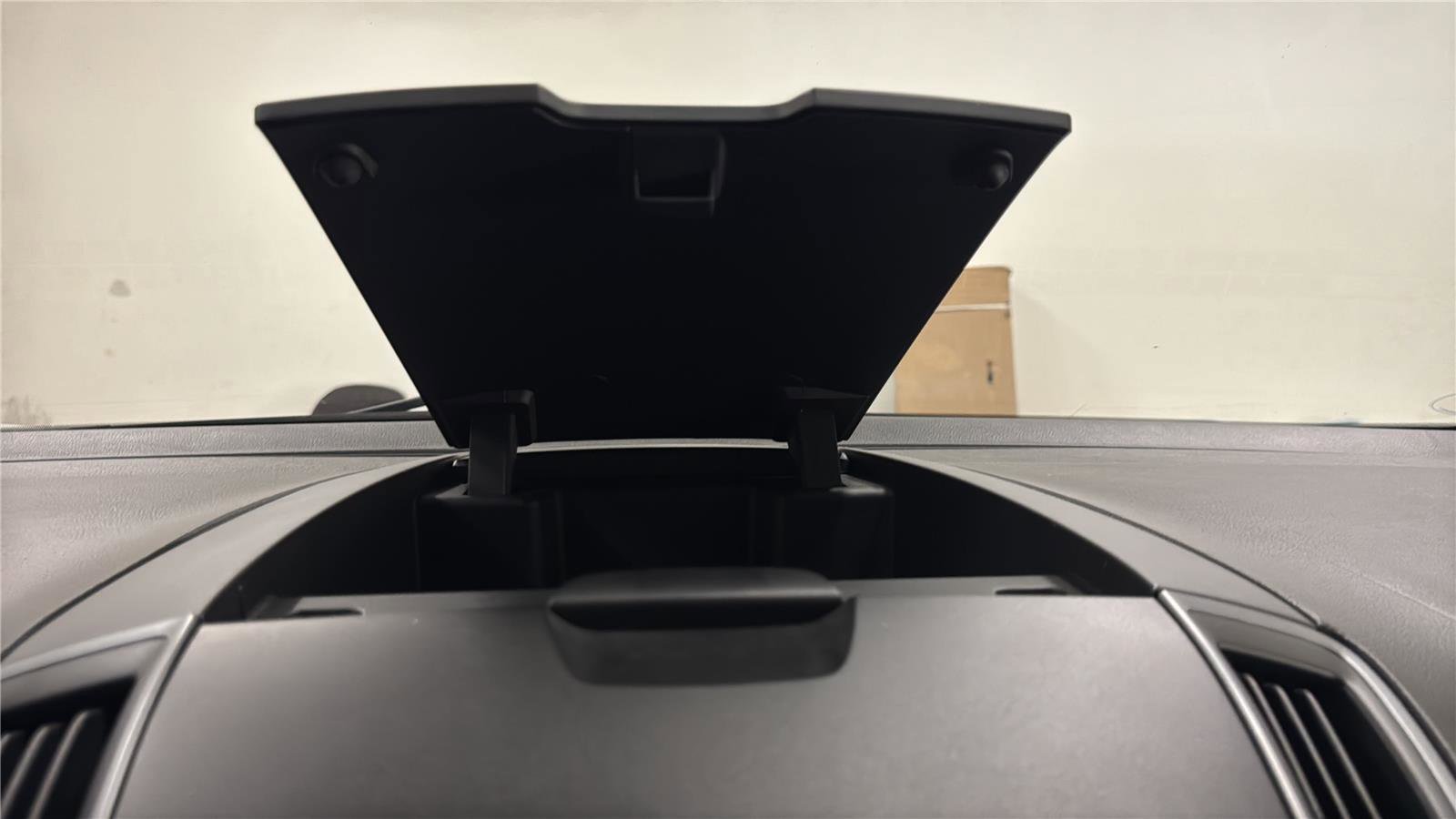 Used 2018 Ford Edge SE image 18