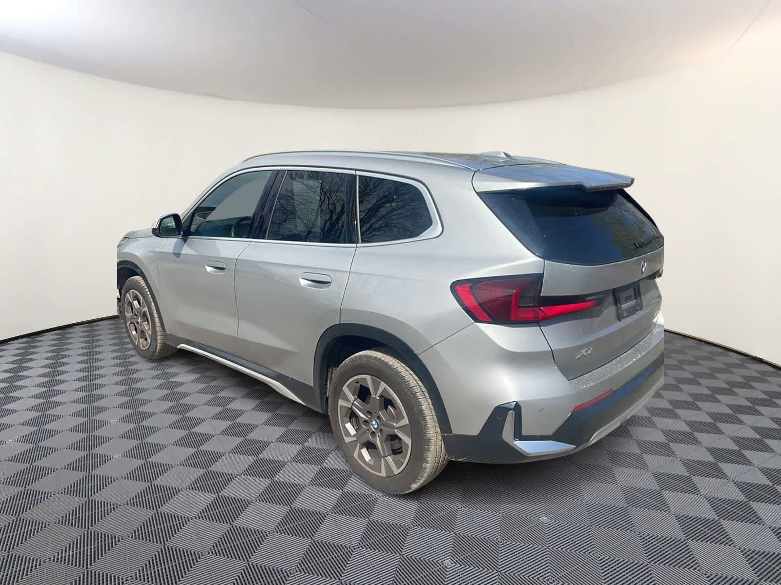 Used 2023 BMW X1 xDrive28i w/ Convenience Package AWD/4WD image 4