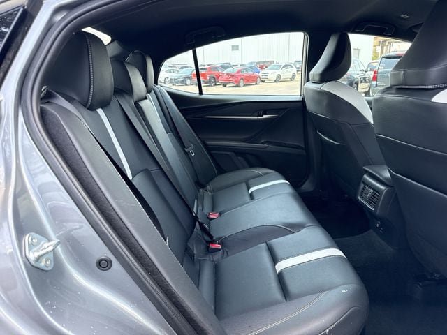 Used 2026 Toyota Camry SE FWD image 32