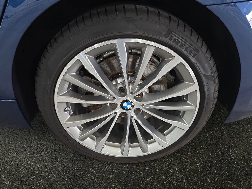 Used 2021 BMW 540i w/ Convenience Package image 32