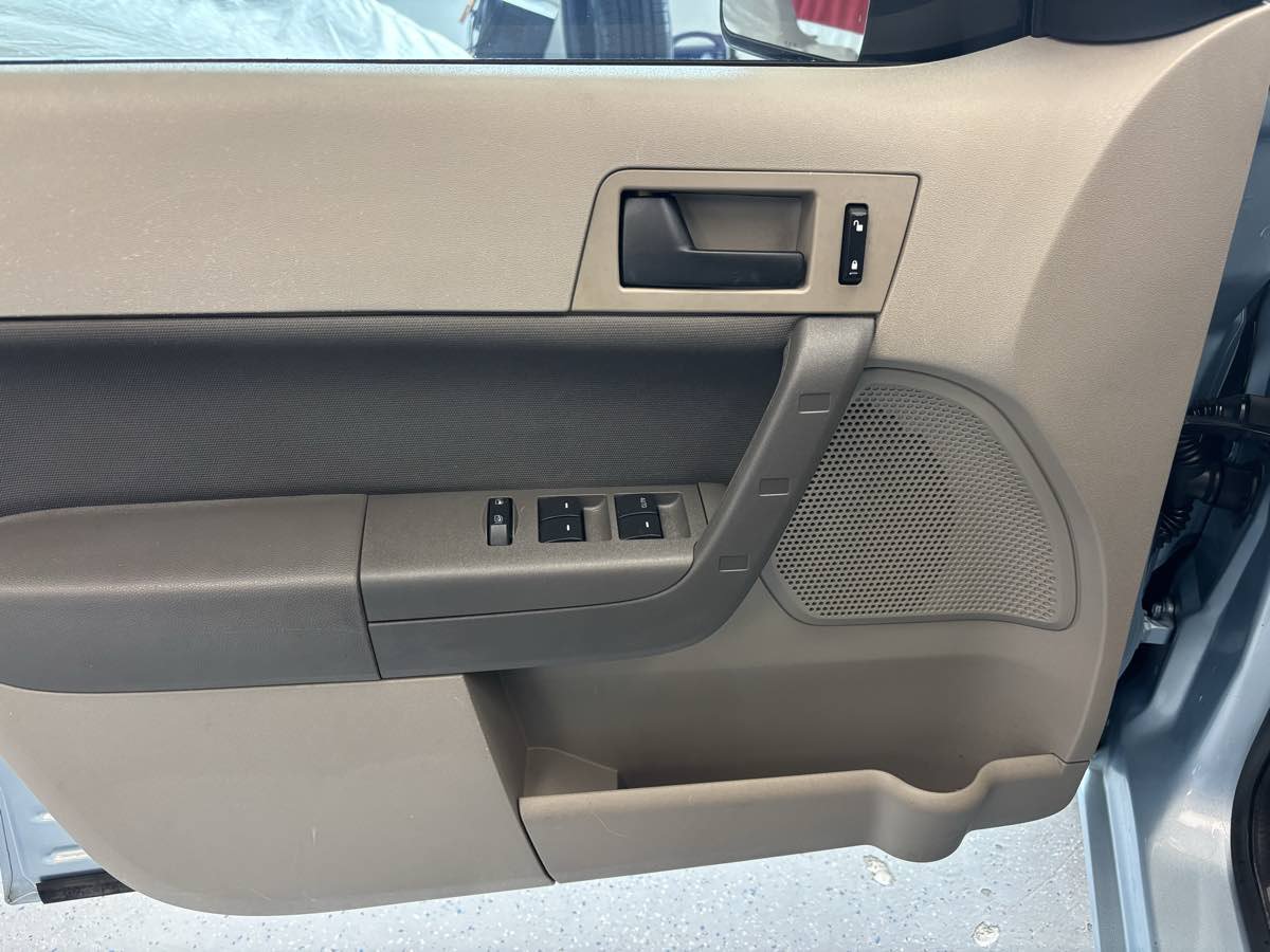 Used 2008 Ford Focus SE FWD image 18