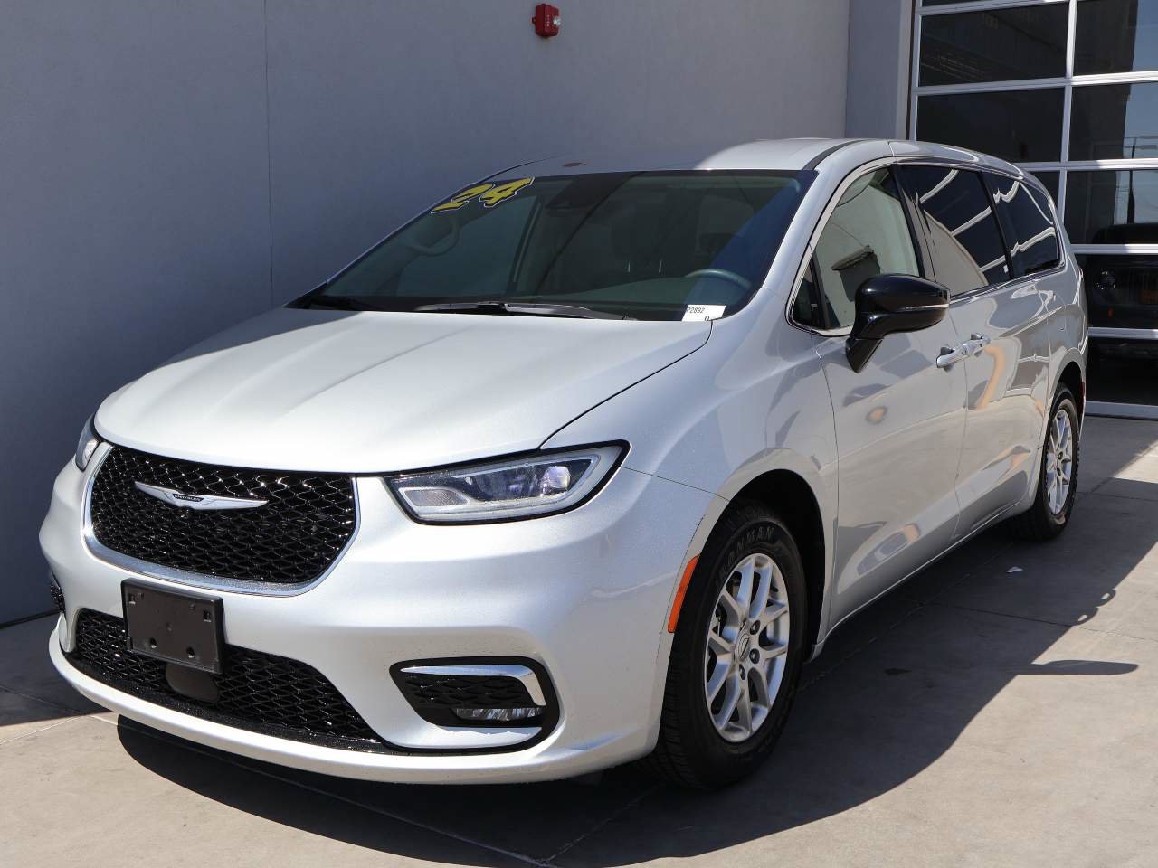 Certified 2024 Chrysler Pacifica Touring-L
