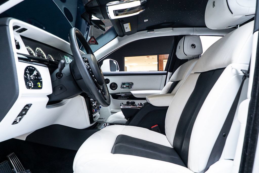Used 2022 Rolls-Royce Phantom Sedan w/ The Phantom Package RWD image 43