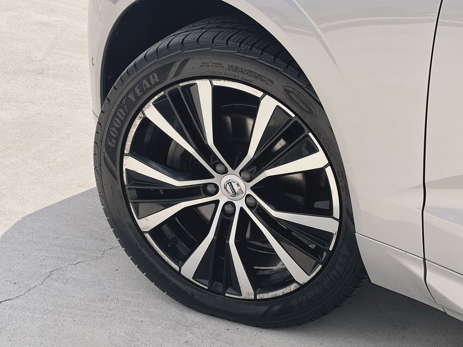 Certified 2023 Volvo XC60 B5 Plus w/ Protection Package Premier AWD/4WD image 20