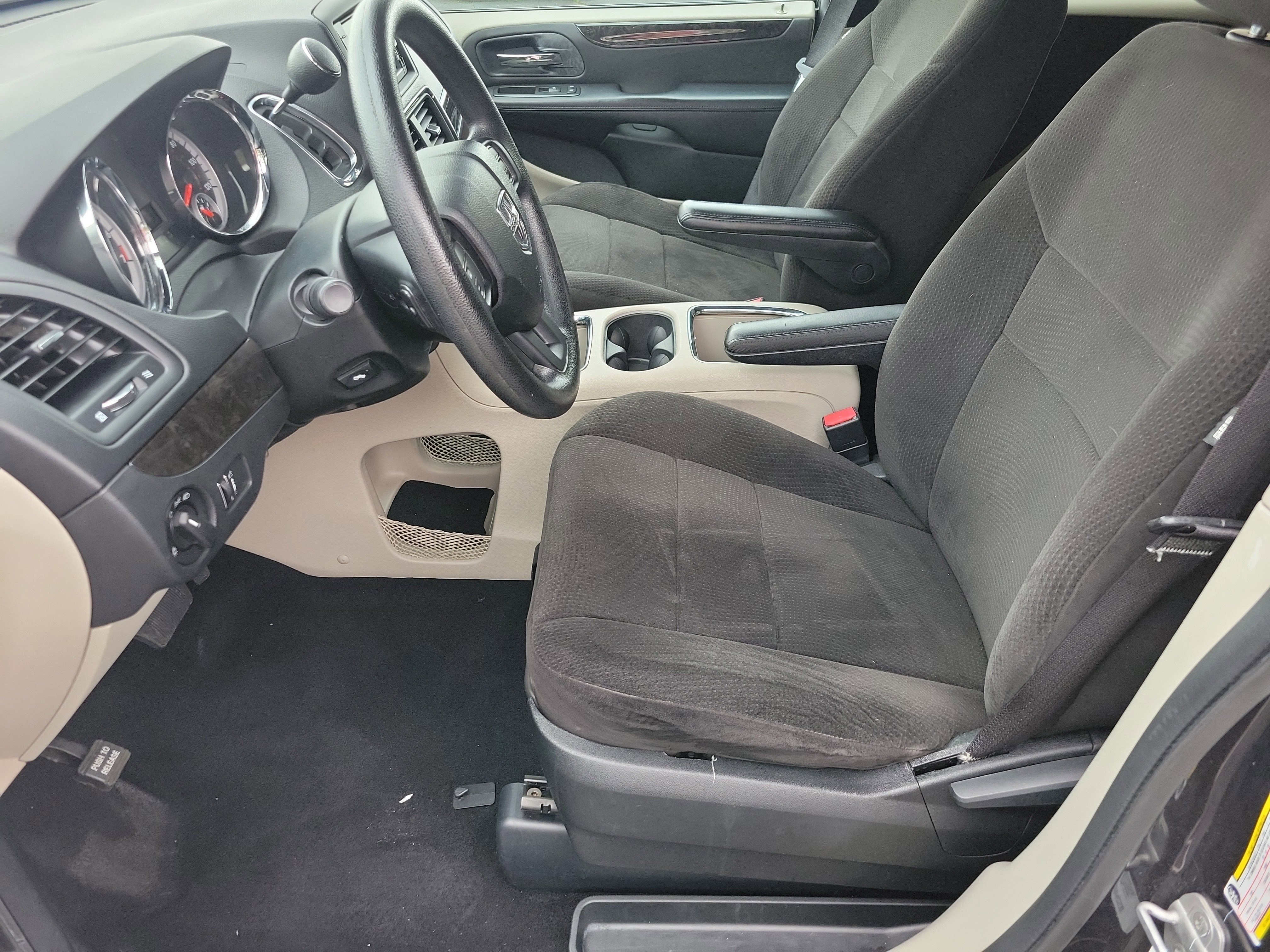 Used 2012 Dodge Grand Caravan SXT image 4