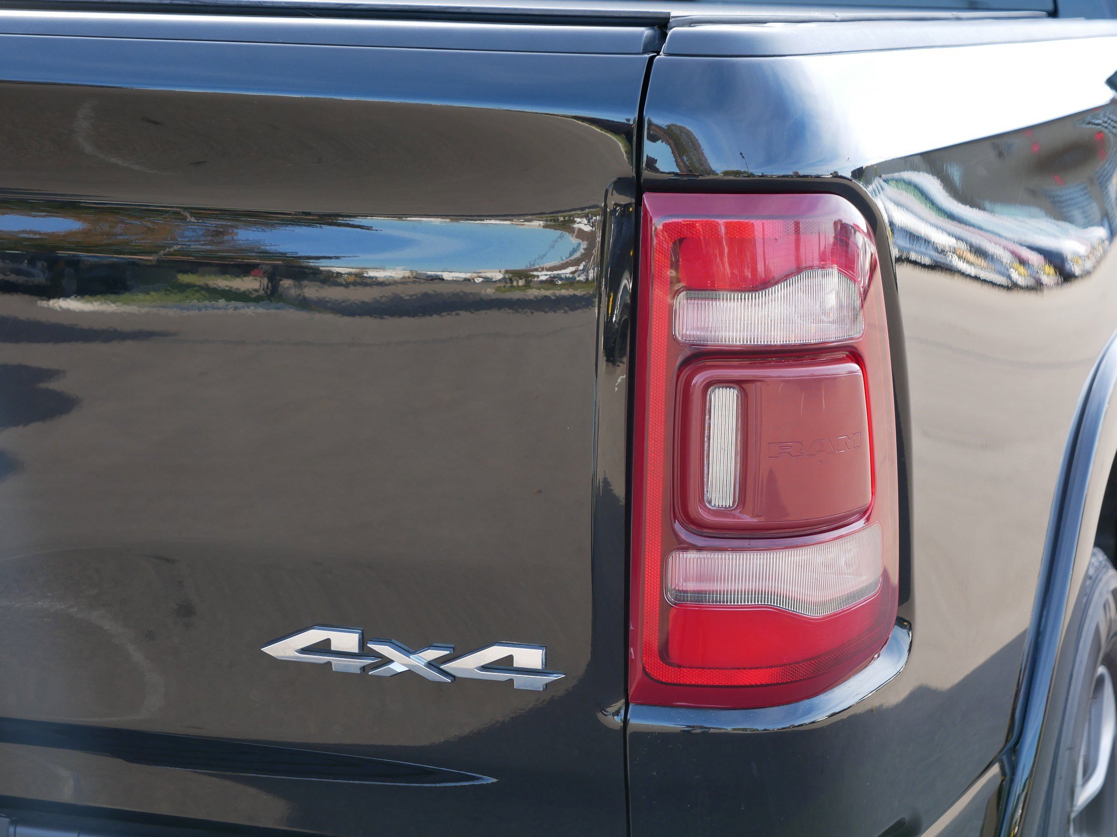 Used 2019 RAM 1500 Laramie image 17