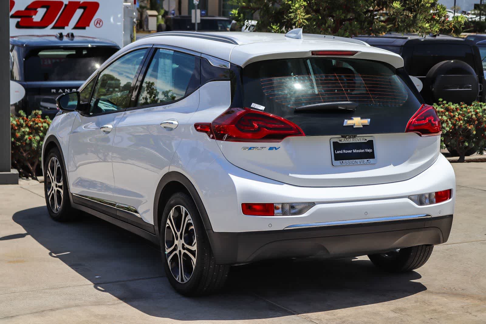 Used 2020 Chevrolet Bolt Premier w/ Infotainment Package FWD image 4