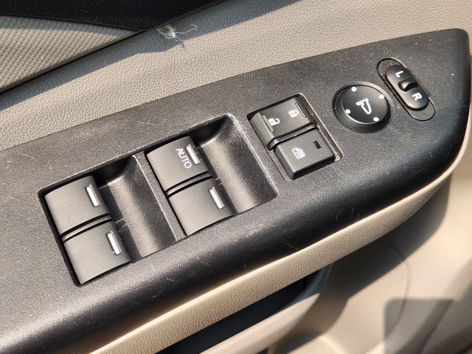 Used 2014 Honda CR-V LX image 24