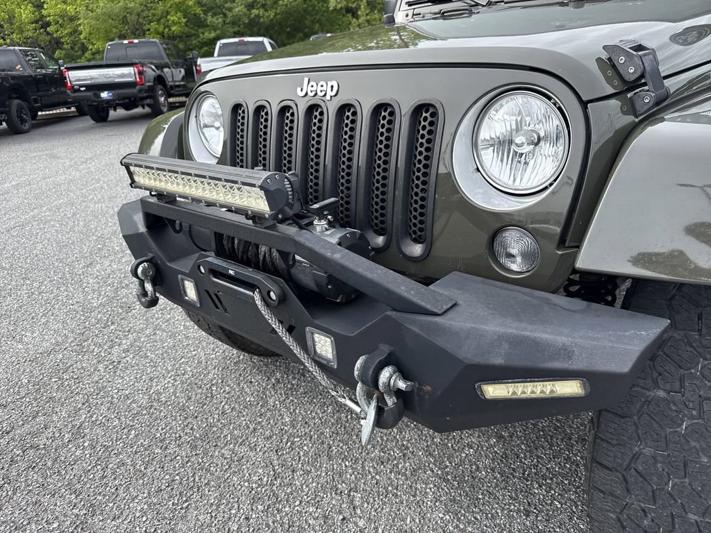 Used 2016 Jeep Wrangler Unlimited Sahara w/ Dual Top Group AWD/4WD image 13