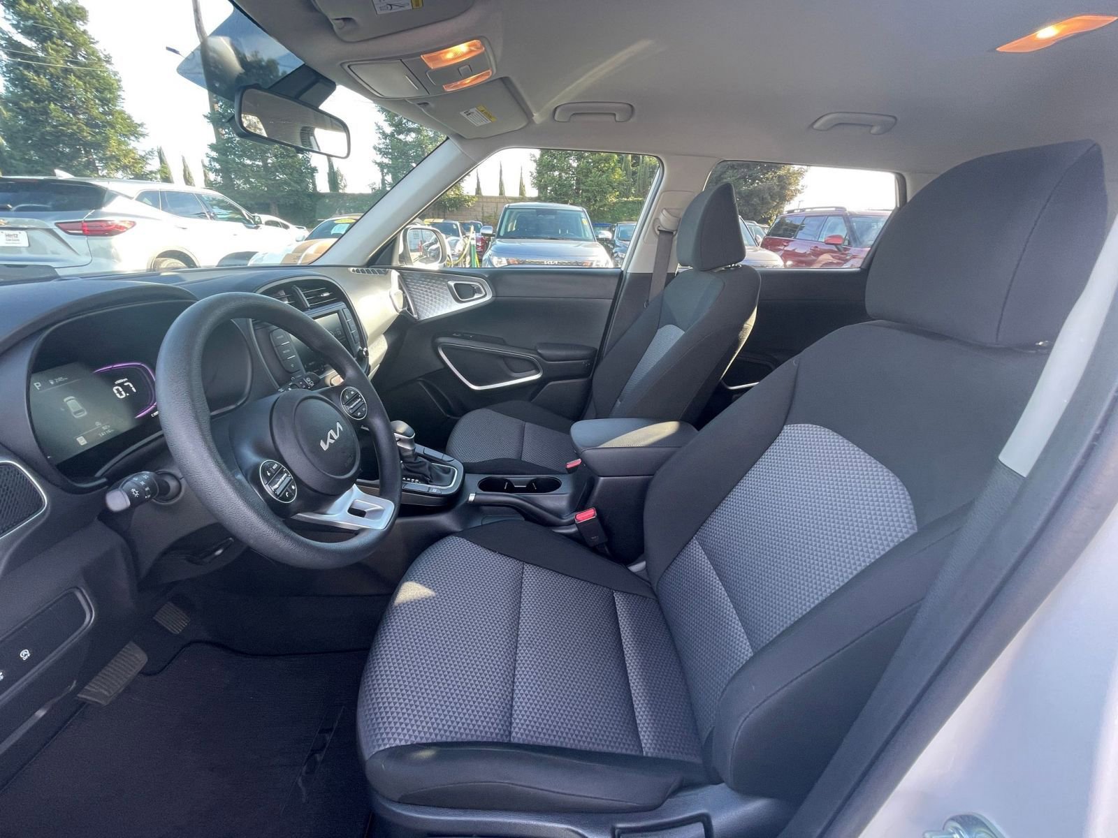 Used 2025 Kia Soul LX w/ LX Technology Package image 22