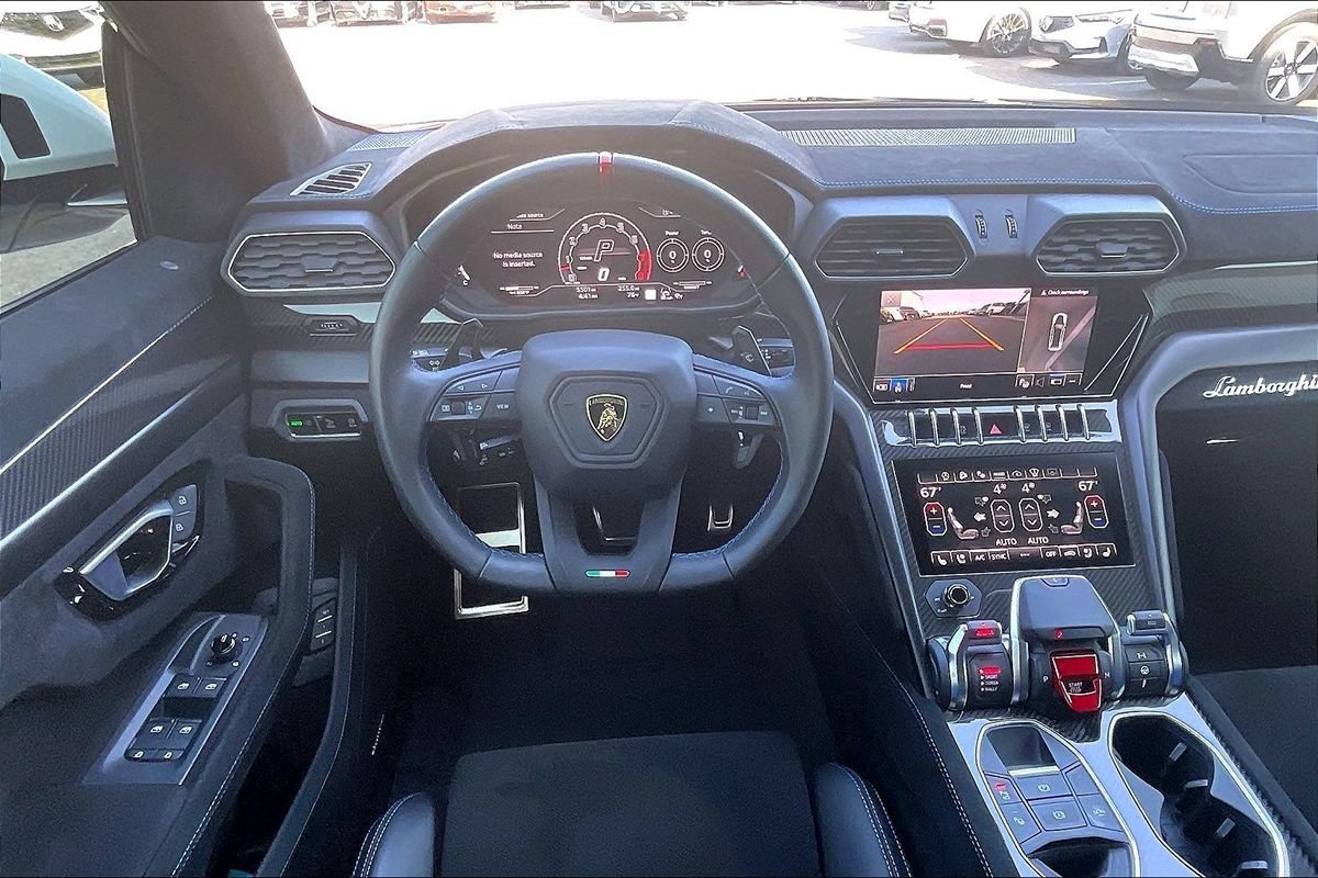 Used 2023 Lamborghini Urus Performante AWD/4WD image 34