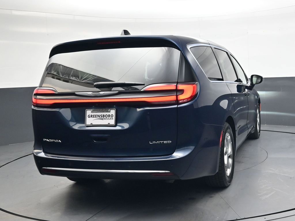 Used 2024 Chrysler Pacifica Limited image 4