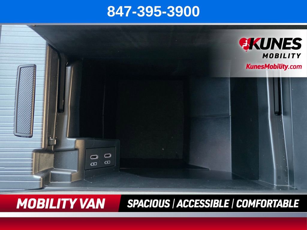 Used 2026 Toyota Sienna LE FWD image 64