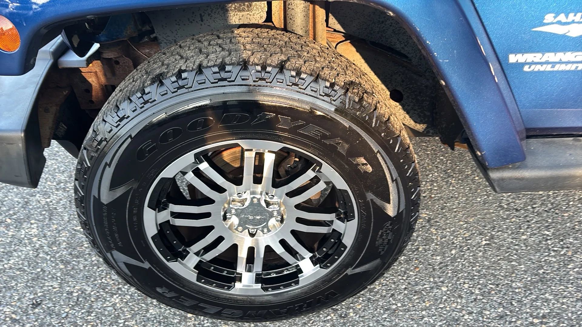 Used 2009 Jeep Wrangler Unlimited Sahara w/ Dual Top Group image 22