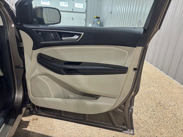 Used 2019 Ford Edge Titanium w/ Cold Weather Package image 23