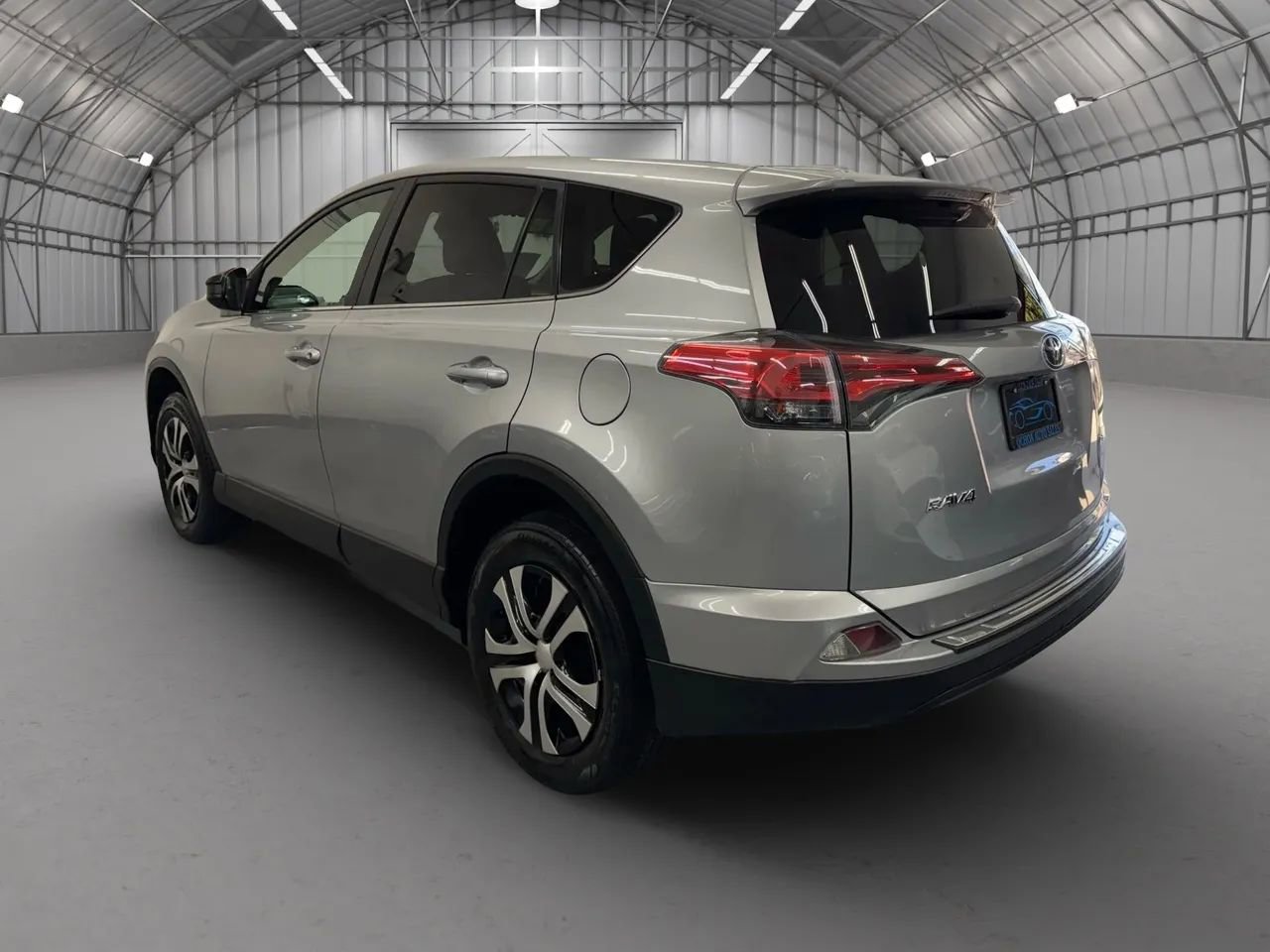 Used 2018 Toyota RAV4 LE image 3