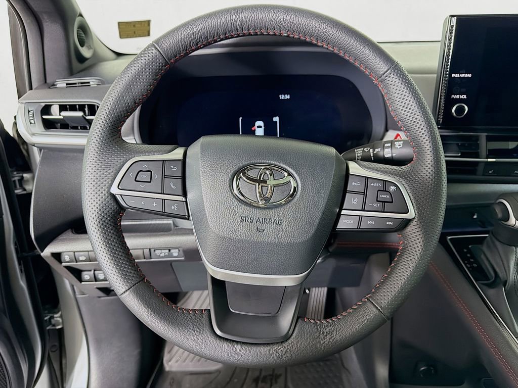 Used 2025 Toyota Sienna XSE w/ XSE Plus Package image 13