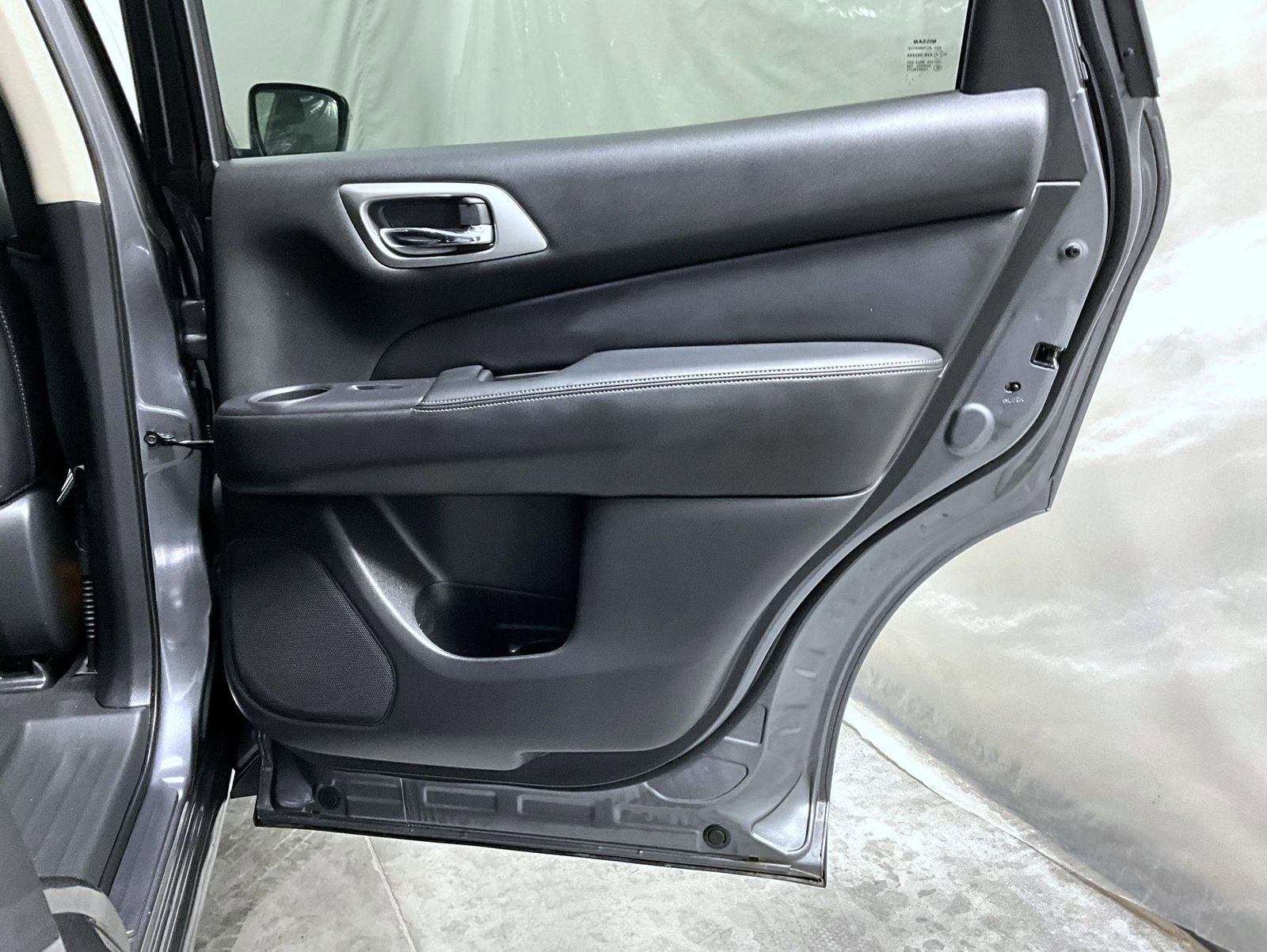 Used 2020 Nissan Pathfinder Platinum image 23