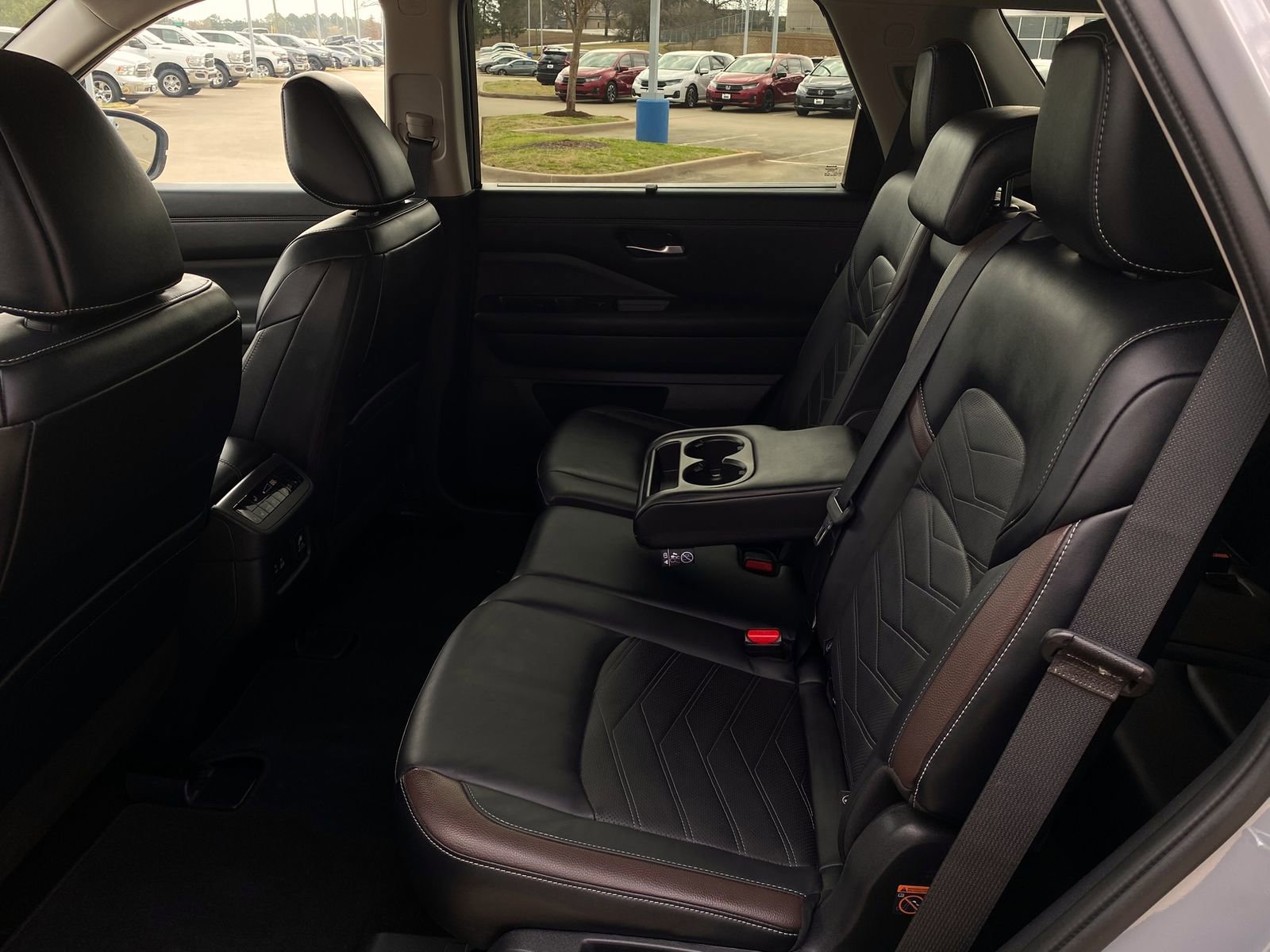 Used 2024 Nissan Pathfinder Platinum w/ Black Appearance Package image 26