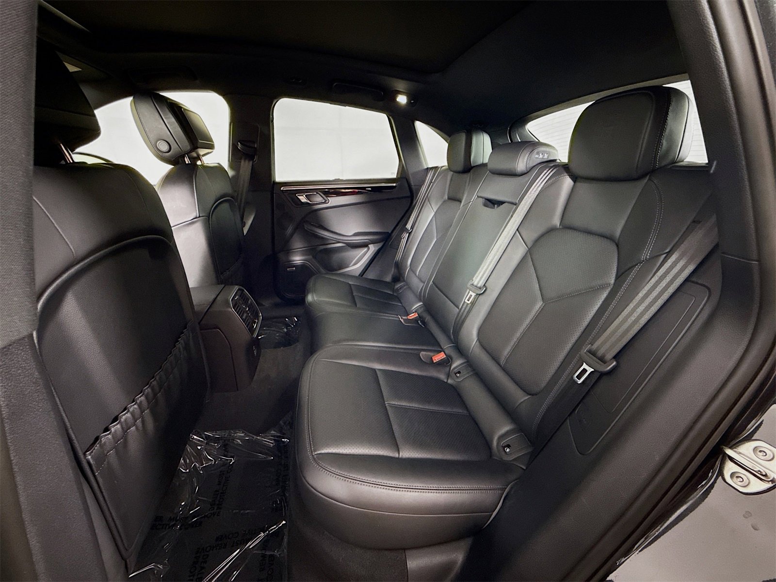 Used 2025 Porsche Macan image 18