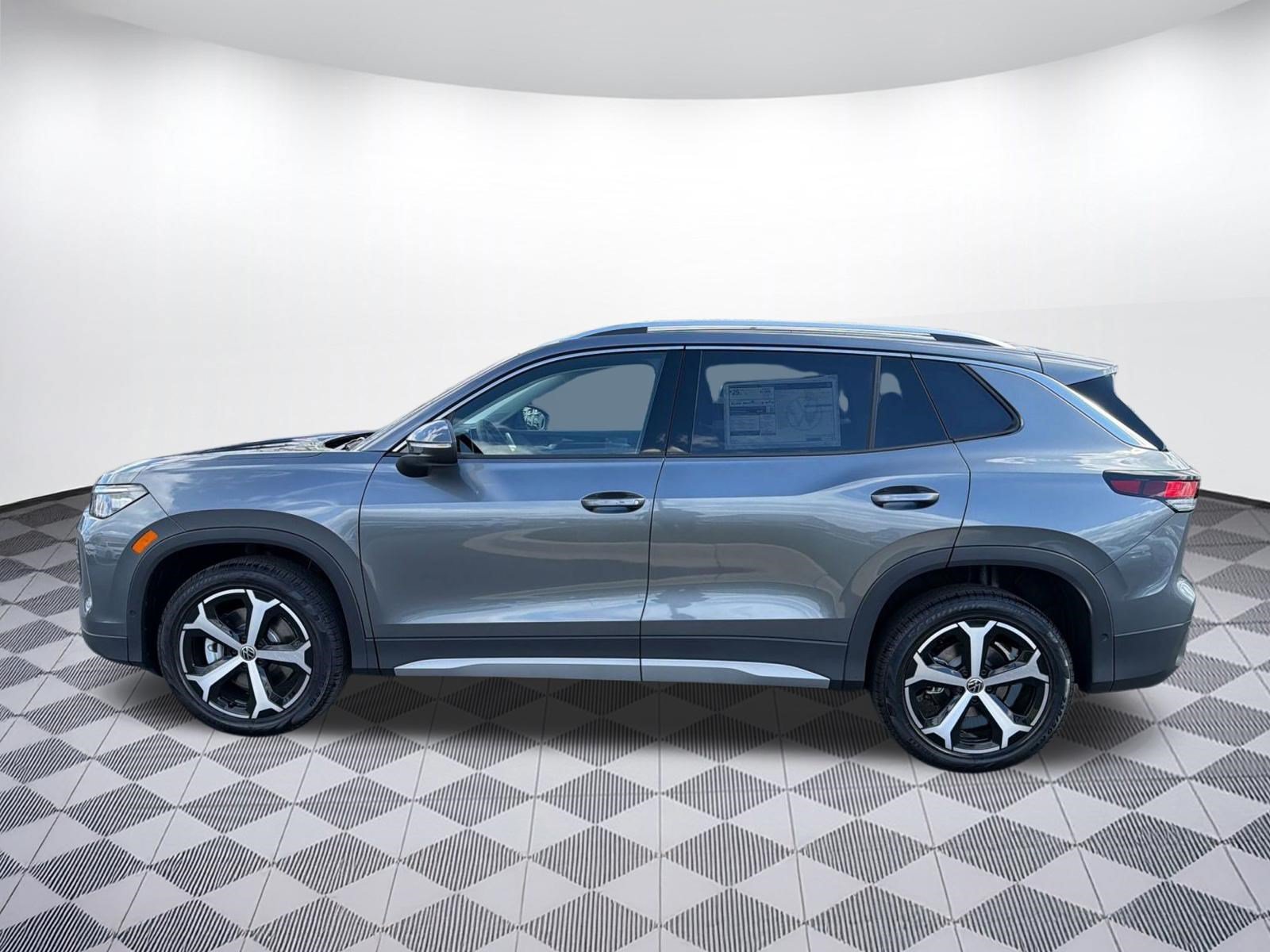 New 2026 Volkswagen Tiguan SE AWD/4WD image 2