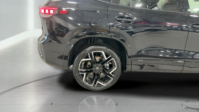 New 2026 Volkswagen Tiguan SEL R-Line AWD/4WD image 25