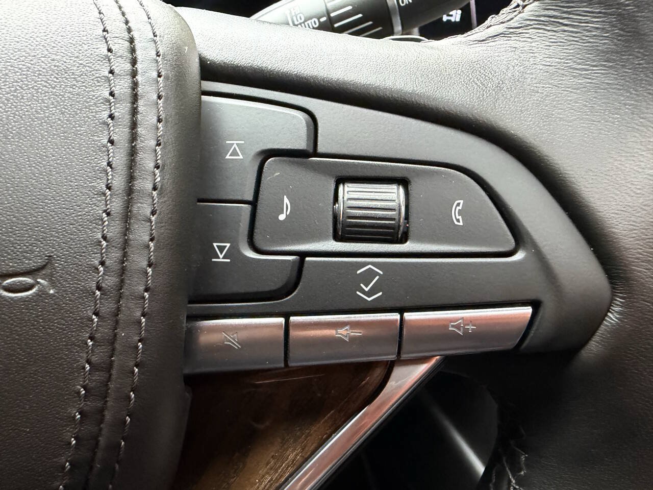 Used 2023 Cadillac Escalade ESV Sport Platinum w/ LPO, ONYX Package AWD/4WD image 30