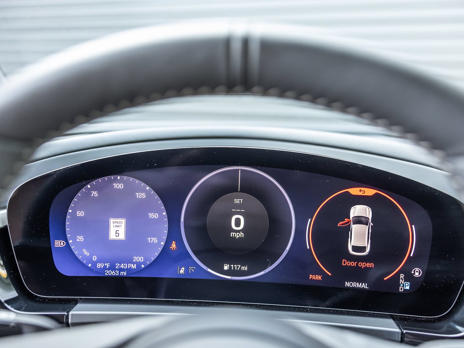 Certified 2025 Porsche Macan Turbo Electric AWD/4WD image 19