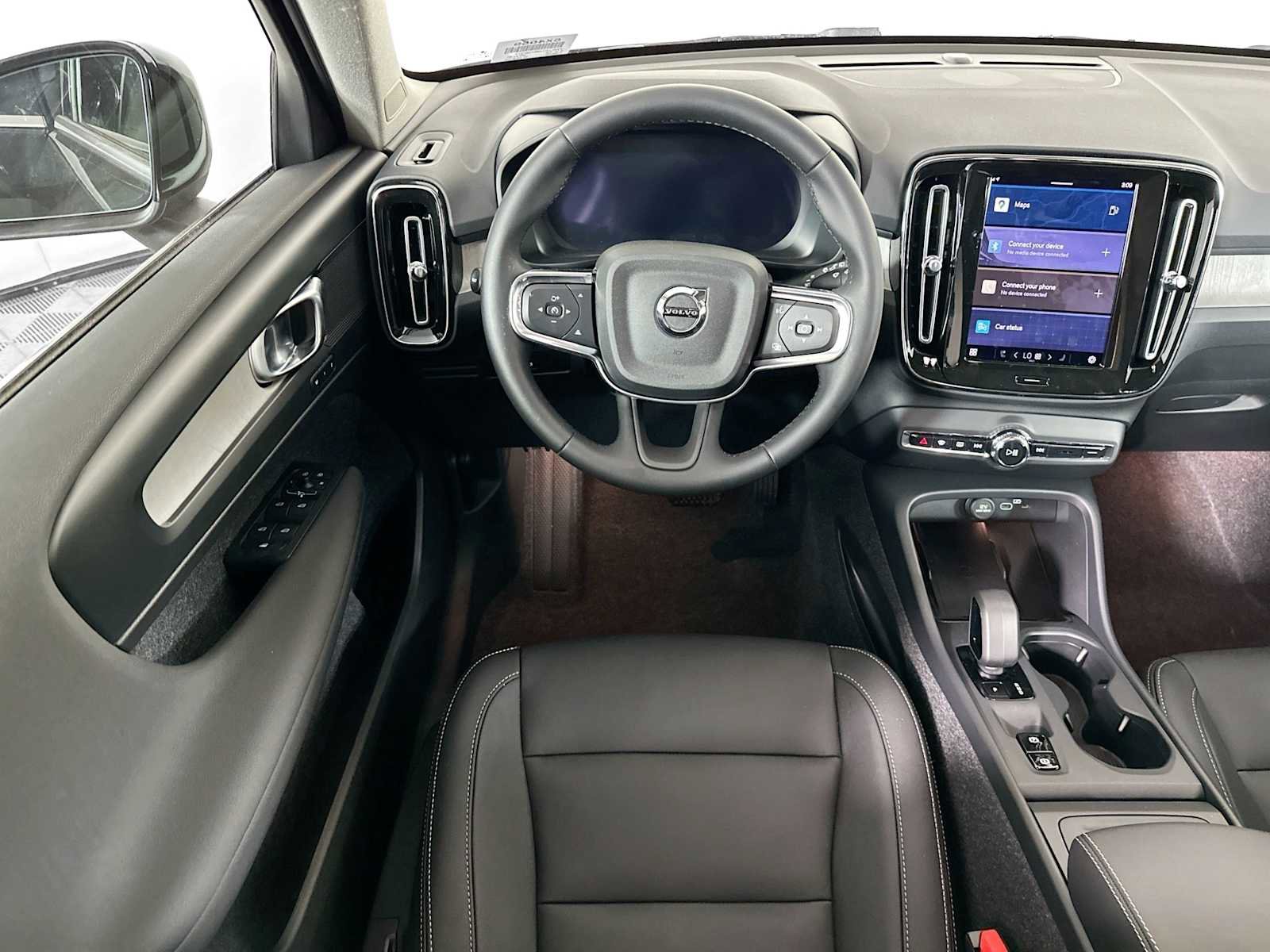 Used 2025 Volvo XC40 B5 Core w/ Climate Package image 21