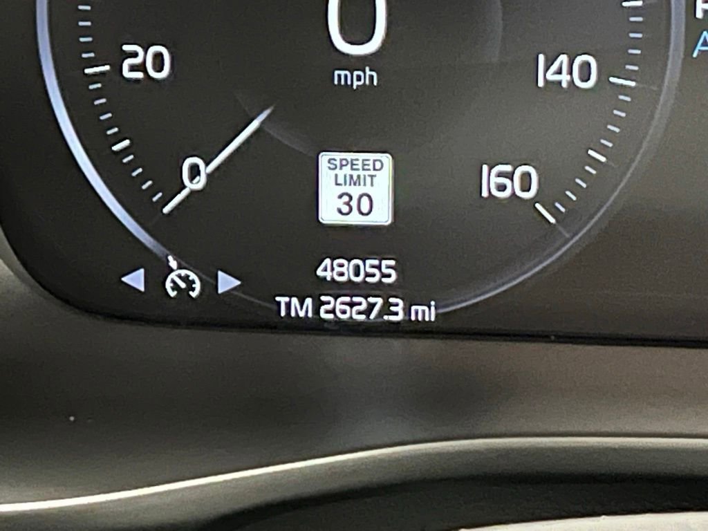 Used 2020 Volvo XC40 T5 Momentum image 23