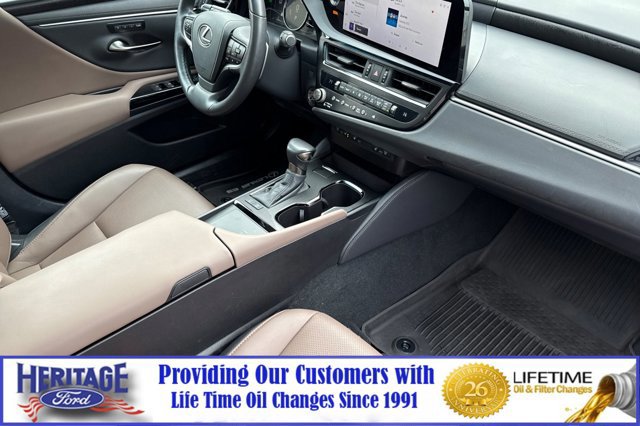 Used 2025 Lexus ES 300h w/ Premium Package image 15