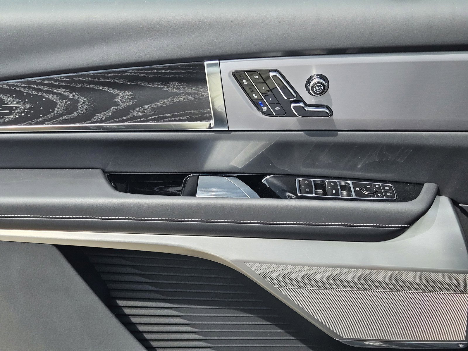 New 2026 Cadillac Vistiq Platinum AWD/4WD image 16