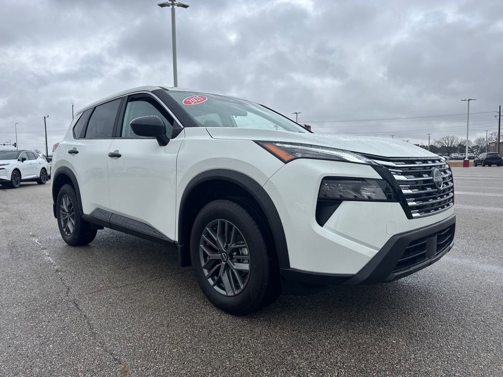 Used 2025 Nissan Rogue S image 9