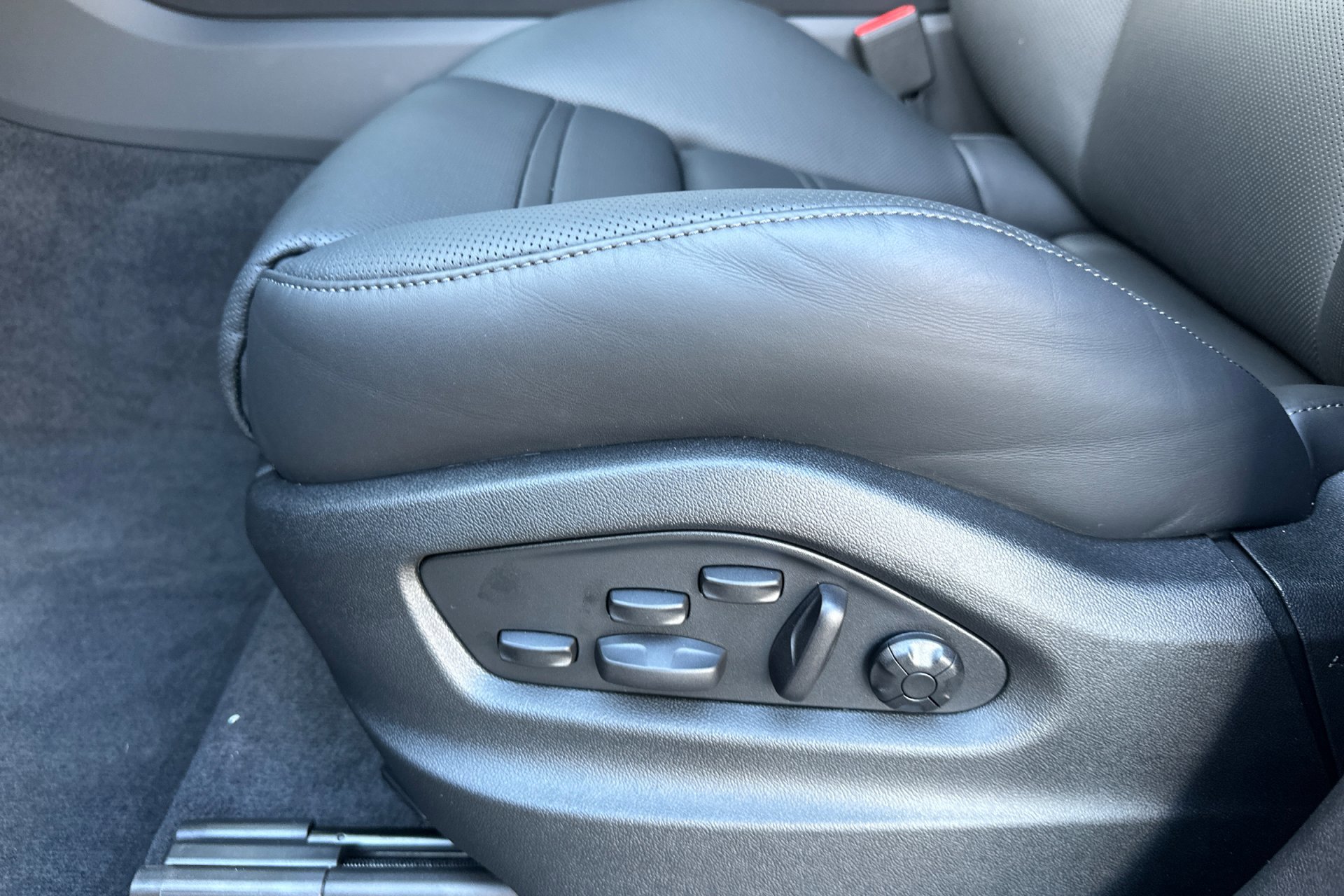 New 2026 Porsche Cayenne GTS image 14