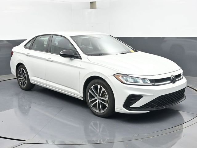 Used 2025 Volkswagen Jetta Sport FWD image 2