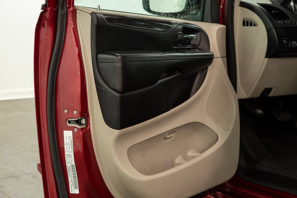 Used 2014 Dodge Grand Caravan SE w/ Quick Order Package 29E SE FWD image 6