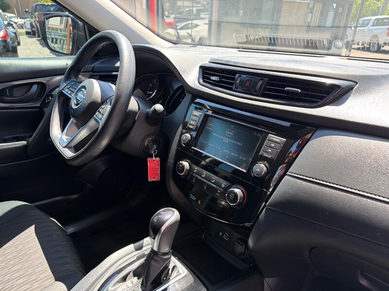 Used 2020 Nissan Rogue S FWD image 23